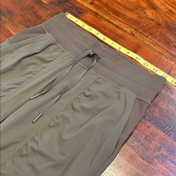 Lululemon Dance Studio Jogger in Dark Olive size 4 - Picture 8 of 9